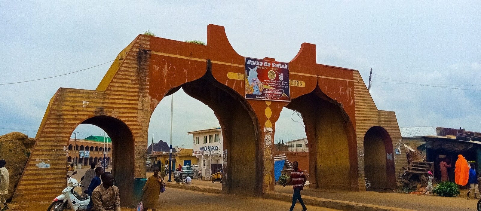 A traditional gate at Zaria seen wide, with open ground on either side.